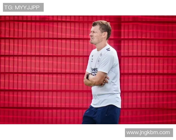 丹麦足球界的高个明星球员盘点与成就分析 丹麦足球界的高个明星球员盘点与成就分析