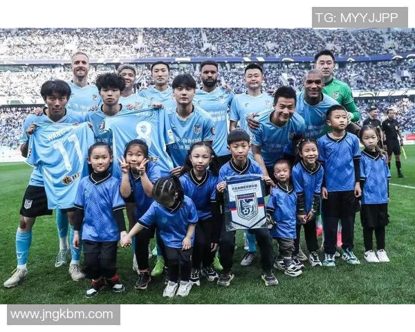 国内足球明星球迷热情高涨助力球队崛起展现独特魅力与影响力