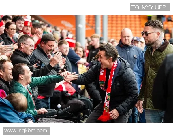 死侍怒斥足球明星表现不佳引发热议球迷纷纷支持与反对各执己见